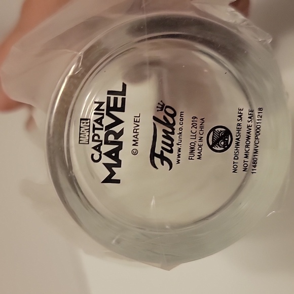 Funko Captain Marvel Glass - Picture 3 of 4